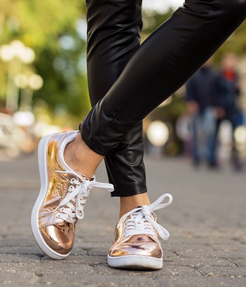 Złote buty – efektowny dodatek