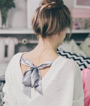 Ażurowe swetry z kokardami