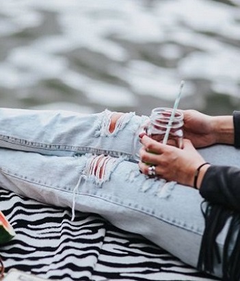 Jeansy damskie - znajdź idealny model