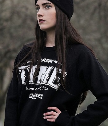 Bluzy damskie z napisami