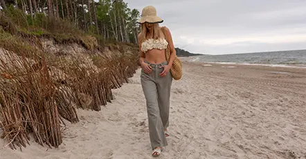 SPODNIE DAMSKIE W LETNICH KOLORACH – Z CZYM JE ŁĄCZYĆ?