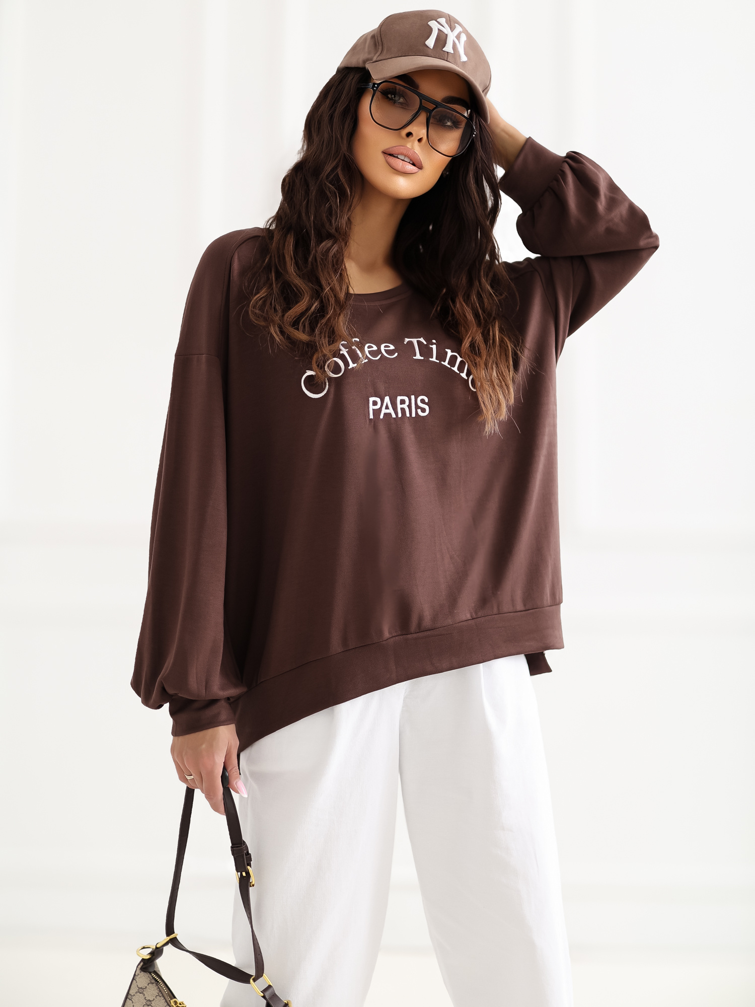 Bluza do pracy – czy to możliwe? Jak stworzyć modny smart casual look