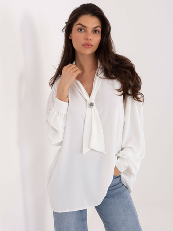 Biała wizytowa bluzka z broszką