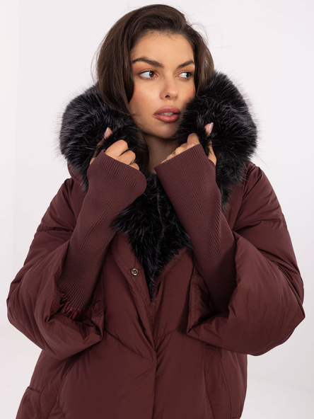 Bordowa zimowa kurtka z odpinanym futrem