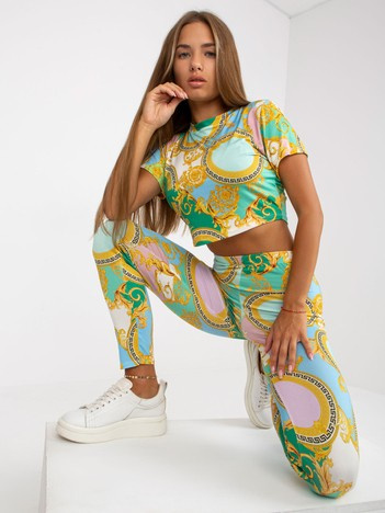 Zielony dopasowany komplet casualowy z krótkim topem