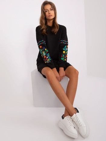 Czarna sukienka dresowa z haftem na rękawach RUE PARIS