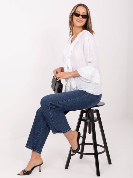 Biała damska koszula z marszczonego materiału