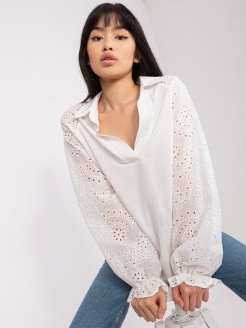 Ecru bluzka koszulowa z ażurowymi rękawami