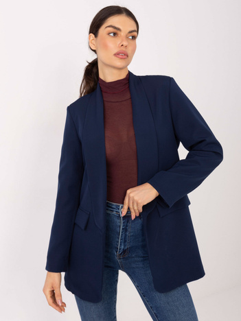 Granatowa marynarka z poduszkami na ramionach