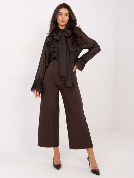 Czekoladowa elegancka koszula z żabotem