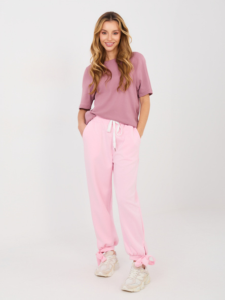 Jasnoróżowe dresowe spodnie z wiązanymi nogawkami