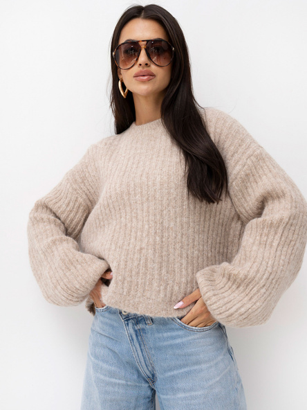 Beżowy sweter oversize z domieszką wełny