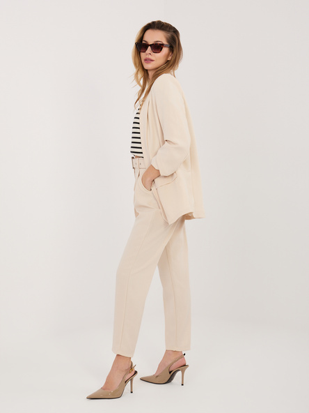 Beżowy damski garnitur z marynarką bez zapięcia RUE PARIS