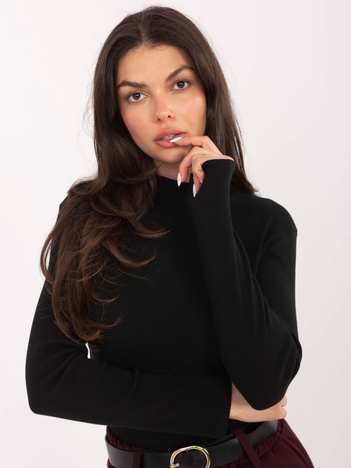 Czarna prążkowana bluzka z naszywką na plecach