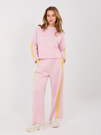 Pastelowy różowy komplet z szerokimi spodniami RUE PARIS
