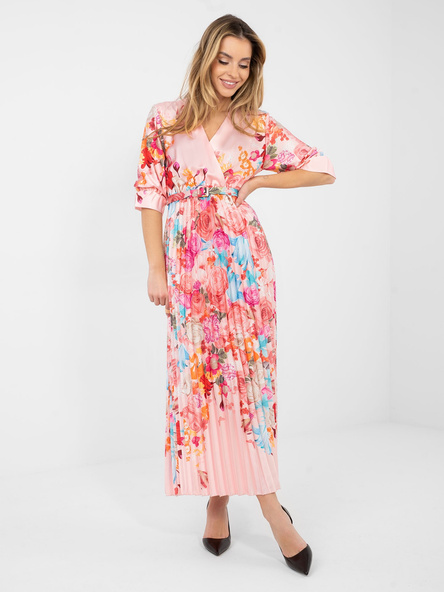 Jasnoróżowa rozkloszowana sukienka w kwiaty