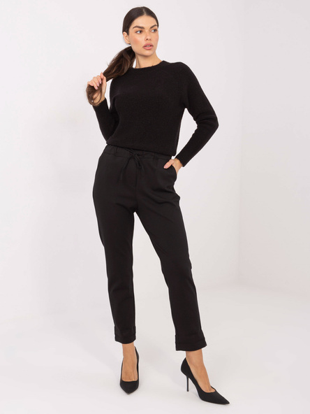 Czarne materiałowe spodnie z nogawką 7/8