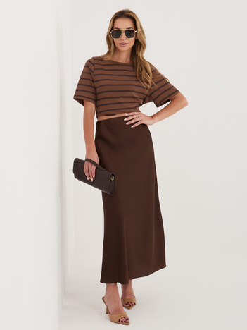 Brązowa satynowa spódnica o długości maxi