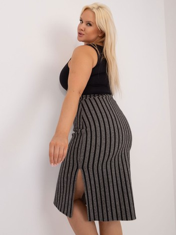 Szaro-czarna dopasowana spódnica plus size w paski