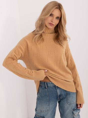 Camelowy damski sweter golf ze ściągaczami
