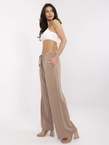 Ciemnobeżowe dresowe spodnie basic z kieszeniami