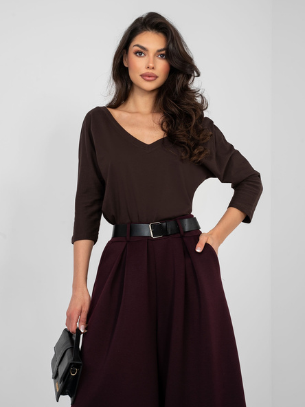Czekoladowa bluzka basic z dekoltem V RUE PARIS