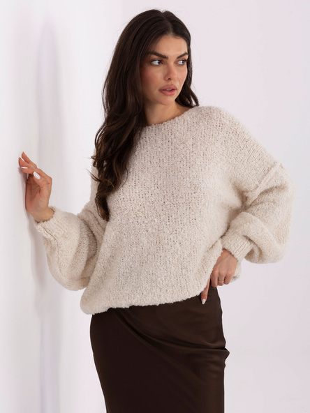 Jasnobeżowy sweter boucle z okrągłym dekoltem