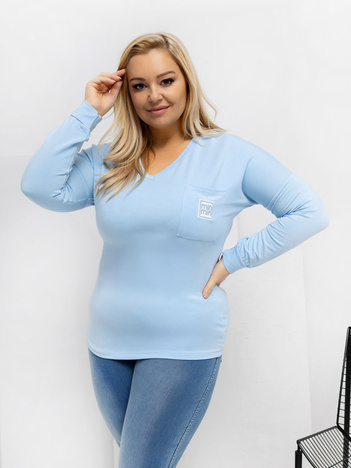 Jasnoniebieska bluzka plus size z kieszenią