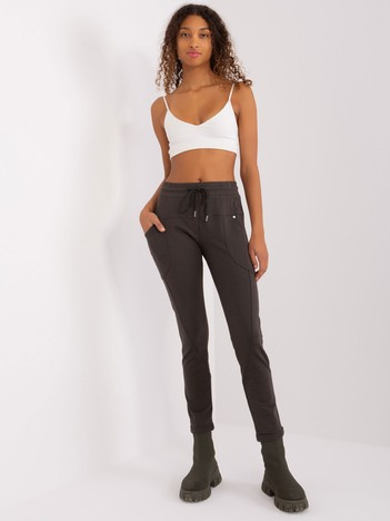 Khaki dresowe spodnie basic z kieszeniami