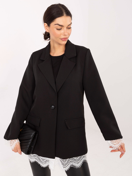 Czarna damska marynarka z białą koronką
