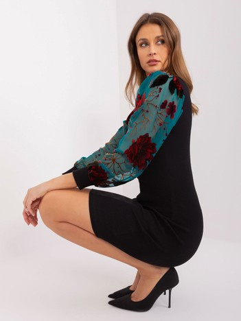 Czarna sukienka dopasowana z ozdobnymi rękawami Elyssa RUE PARIS