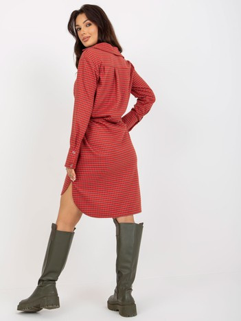 Pomarańczowo-brudnoróżowa sukienka szmizjerka z paskiem