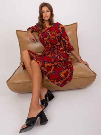 Bordowa midi sukienka z printem i falbaną