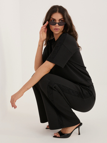 Czarna damska bluzka z koronkowymi lampasami