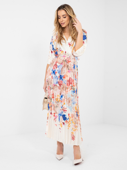 Kremowa satynowa sukienka z paskiem