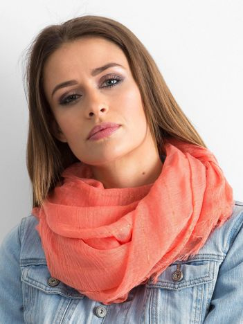 Koralowa chusta z metaliczną nicią
