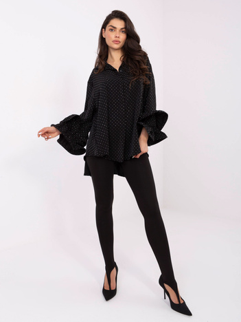 Czarna wizytowa koszula z falbanami przy rękawach