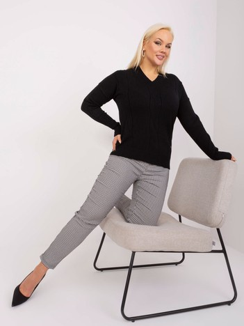 Czarny klasyczny sweter plus size w warkoczowy splot