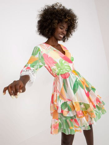Różowo-zielona rozkloszowana sukienka z falbanami i printem