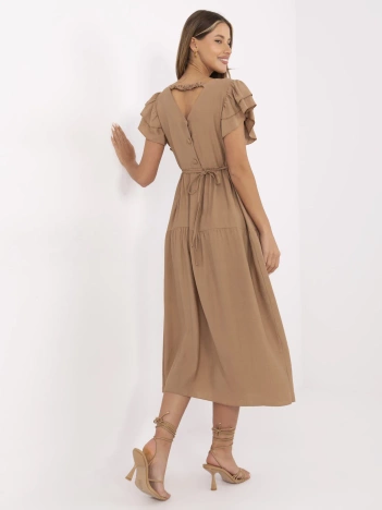 Camelowa midi sukienka z wiązaniem na plecach