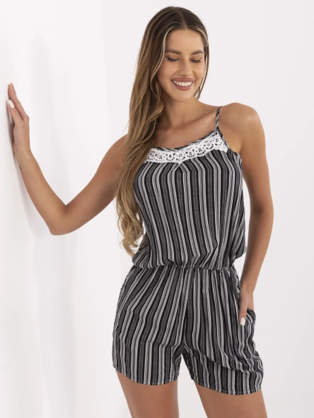 Czarny letni kombinezon z koronką