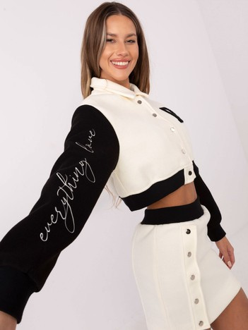 Ecru casualowy komplet z naszywkami