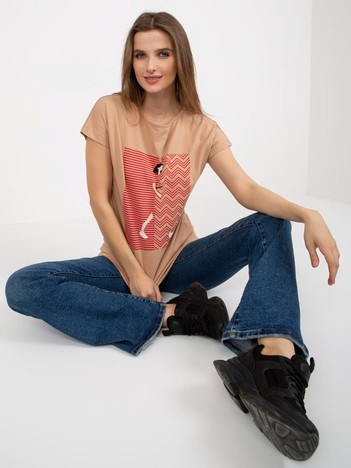 Camelowy damski t-shirt z nadrukiem z bawełny
