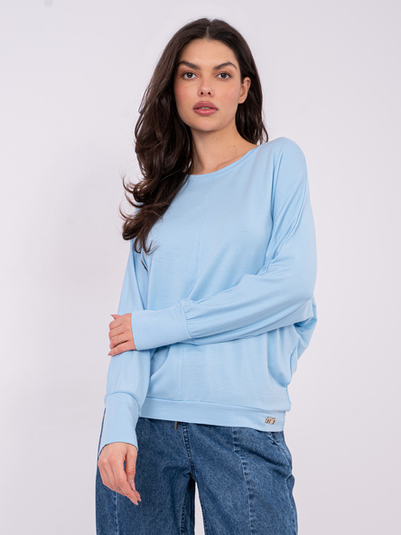 Jasnoniebieska bluzka z okrągłym dekoltem