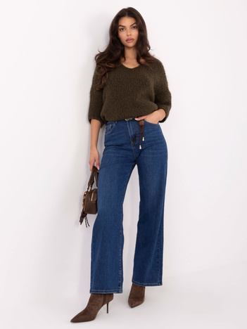 Ciemnoniebieskie jeansy straight leg z breloczkiem