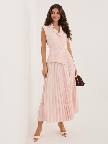 Jasnoróżowa rozkloszowana sukienka z paskiem RUE PARIS