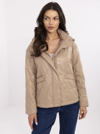 Camelowa pikowana kurtka damska ze ściągaczem