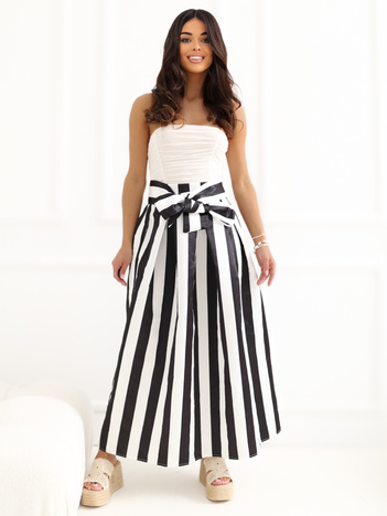 Ecru-czarna rozkloszowana spódnica z paskiem