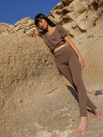 Kawowe legginsy Basic