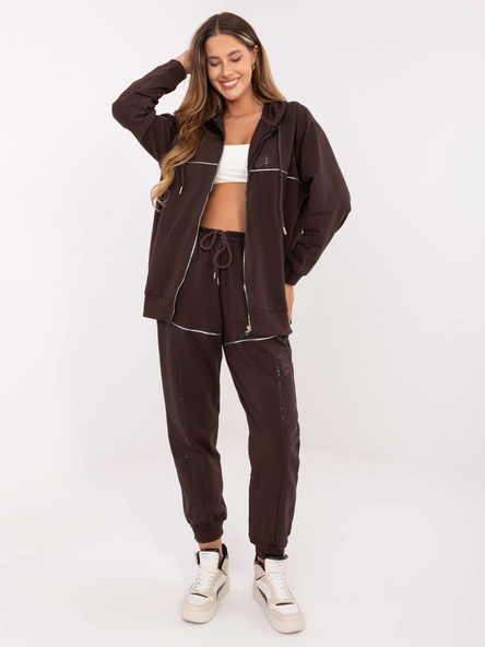 Czekoladowy dresowy komplet ze spodniami